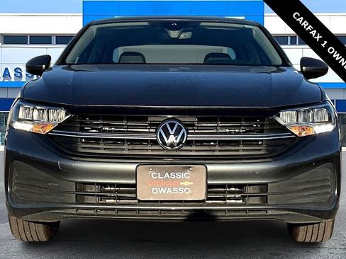 Used 2024 Volkswagen Jetta SE image 2