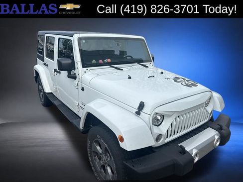 Used 2017 Jeep Wrangler Unlimited Sahara w/ Dual Top Group AWD/4WD image 2