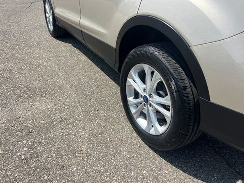 Certified 2018 Ford Escape SE w/ SE Sync 3 Package AWD/4WD image 26