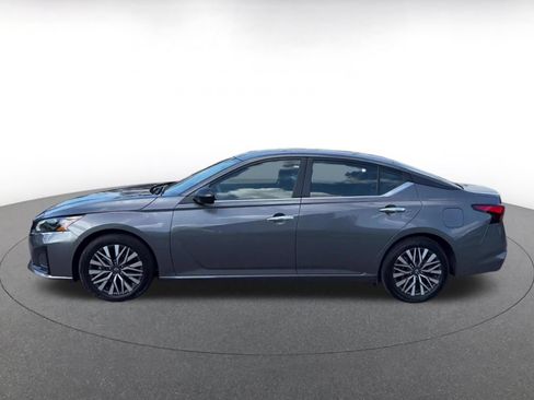 Used 2025 Nissan Altima 2.5 SV FWD image 8