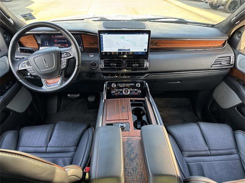 Used 2023 Lincoln Navigator L Black Label image 20