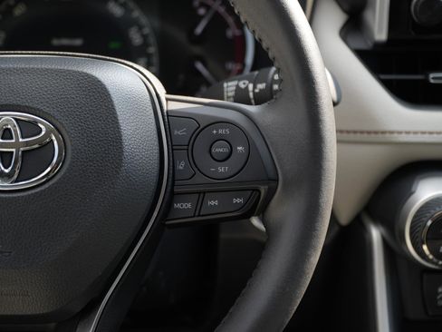 Used 2025 Toyota RAV4 XLE Premium image 23