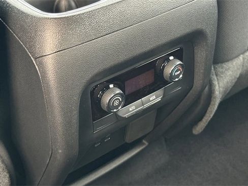 New 2026 Chevrolet Traverse LT image 17