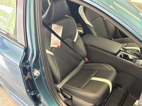 Used 2025 Toyota Camry SE w/ Multimedia Upgrade Package image 24