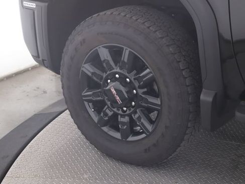 Used 2024 GMC Sierra 2500 AT4 w/ AT4 Premium Plus Package AWD/4WD image 13