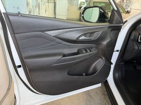 Used 2025 Buick Envista Sport Touring image 20