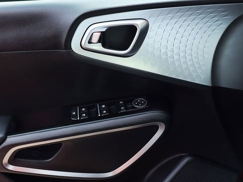 Used 2024 Kia Soul LX w/ Option Group 015 image 40