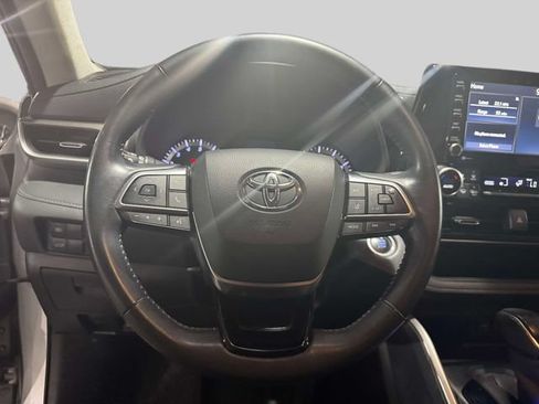 Used 2020 Toyota Highlander LE AWD/4WD image 19