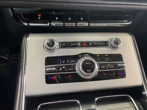 Used 2023 Lincoln Aviator AWD image 13