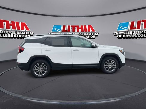 Used 2024 GMC Terrain SLT AWD/4WD image 9
