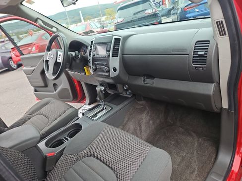 Used 2015 Nissan Frontier SV image 17