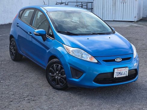 Used 2013 Ford Fiesta SE image 4