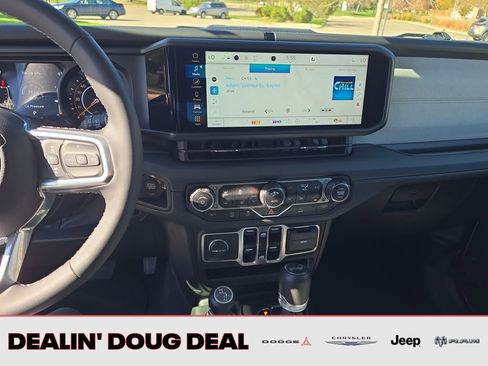 Used 2025 Jeep Wrangler Sahara image 18