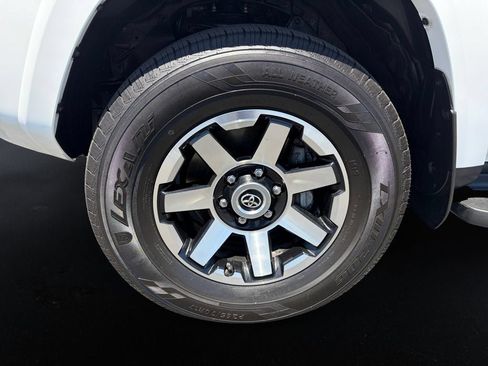 Used 2023 Toyota 4Runner TRD Off-Road Premium AWD/4WD image 9