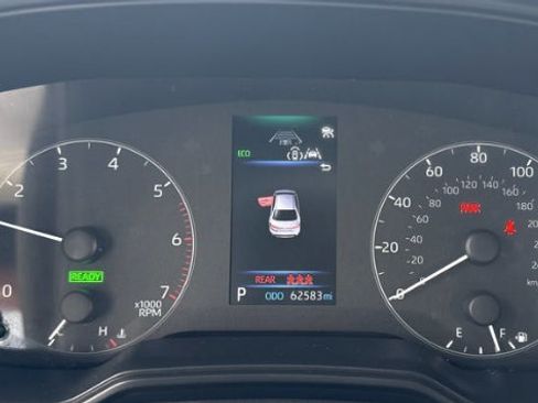 Used 2023 Toyota Corolla SE FWD image 3