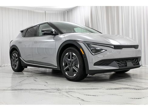 Used 2025 Kia EV6 Light w/ Light LR Technology Package image 2