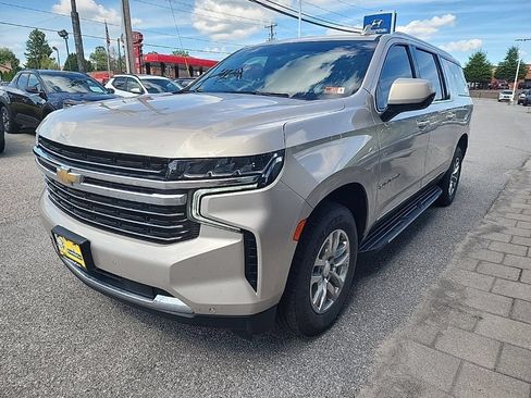 Used 2023 Chevrolet Suburban LT AWD/4WD image 1