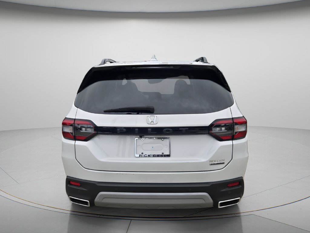 Certified 2025 Honda Pilot Touring image 6