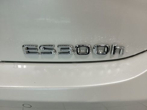 Used 2024 Lexus ES 300h w/ Premium Package FWD image 11