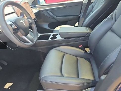 Used 2024 Tesla Model Y Long Range AWD/4WD image 3