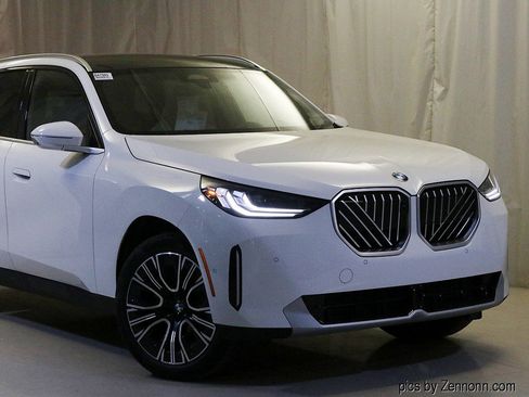 Used 2025 BMW X3 xDrive30i w/ Premium Package image 2