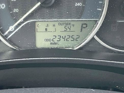 Used 2014 Toyota Corolla LE image 36