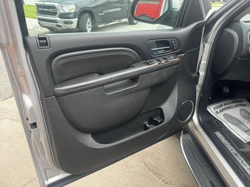 Used 2011 GMC Yukon Denali AWD/4WD image 16