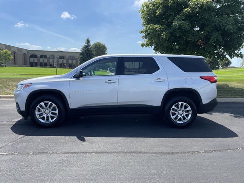 Used 2021 Chevrolet Traverse LS AWD/4WD image 2