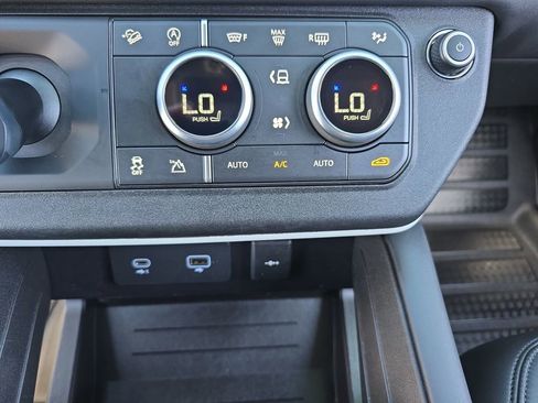 Certified 2023 Land Rover Defender 110 SE AWD/4WD image 26