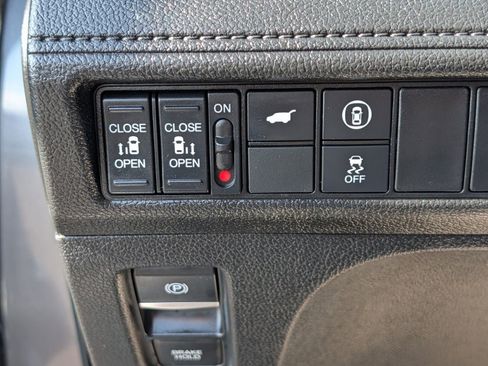 Used 2024 Honda Odyssey EX-L image 13