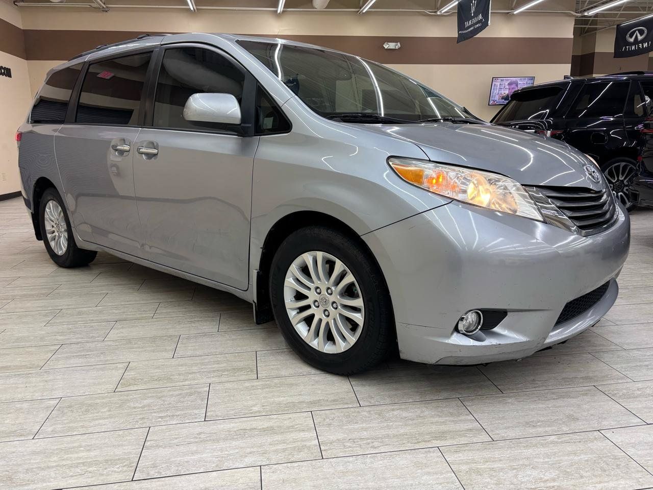 Used 2012 Toyota Sienna XLE w/ XLE Navigation Pkg FWD image 13