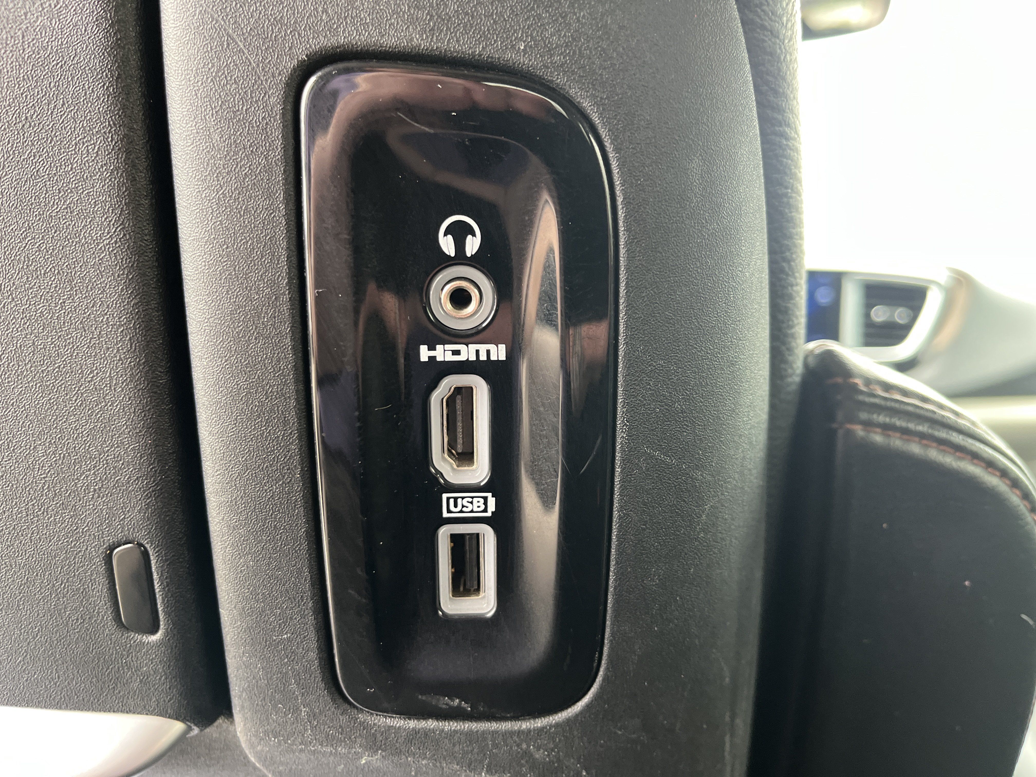 Used 2017 Chrysler Pacifica Touring-L Plus w/ Tire & Wheel Group FWD image 17