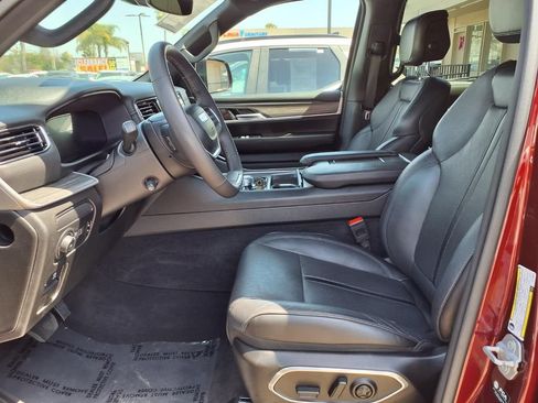 Used 2024 Jeep Wagoneer Series III AWD/4WD image 13