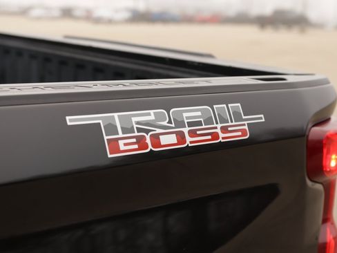 Used 2019 Chevrolet Silverado 1500 LT Trail Boss image 36