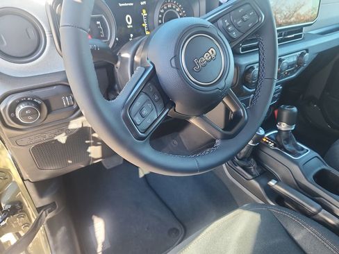 New 2026 Jeep Gladiator Sport AWD/4WD image 10
