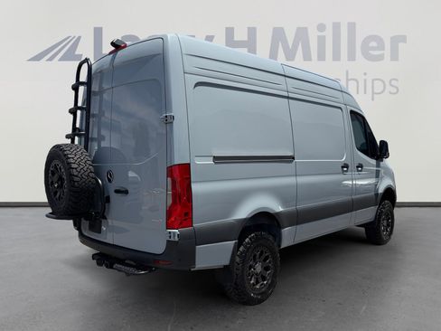 Used 2025 Mercedes-Benz Sprinter 2500 image 5