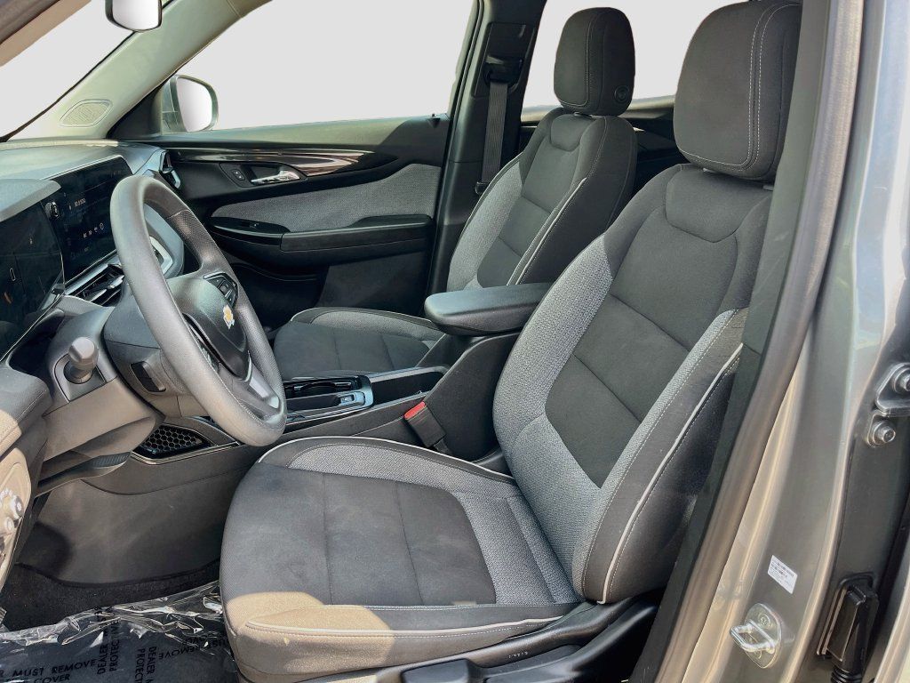 Used 2024 Chevrolet TrailBlazer LT w/ Driver Confidence Package FWD image 19