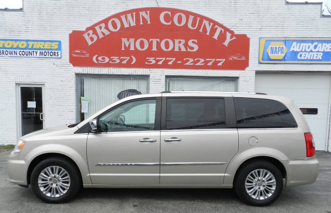 Used 2014 Chrysler Town & Country Limited w/ Luxury Group FWD image 1