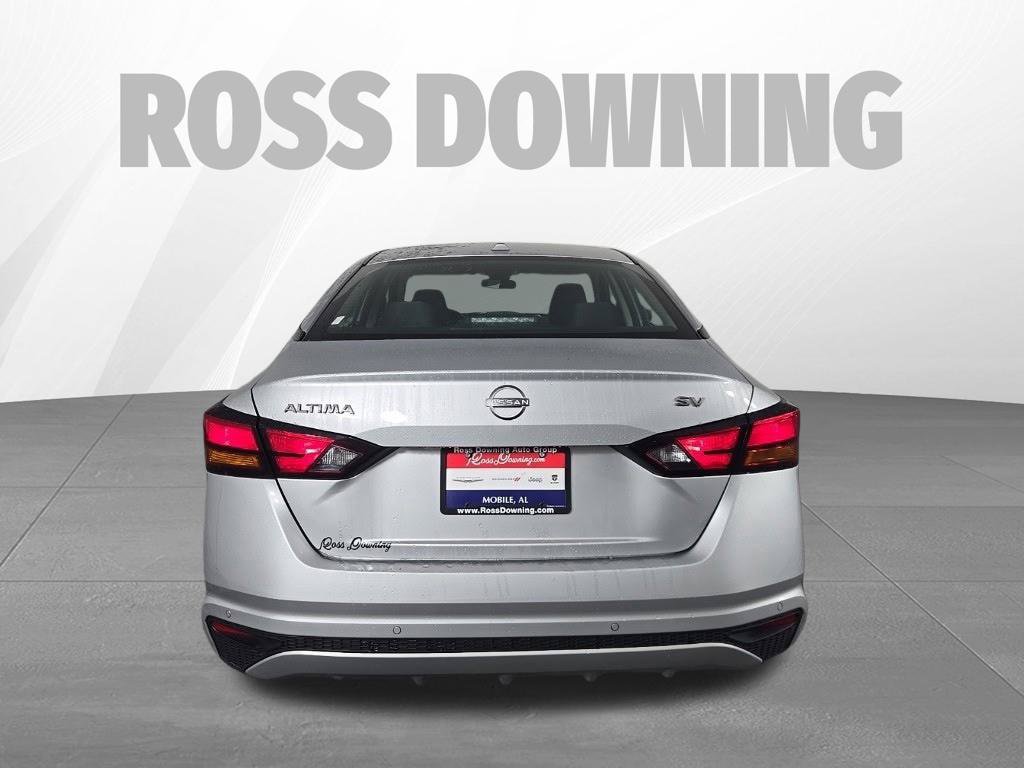 Used 2024 Nissan Altima 2.5 SV FWD image 3