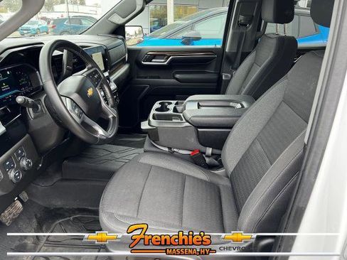 Used 2023 Chevrolet Silverado 1500 LT AWD/4WD image 12