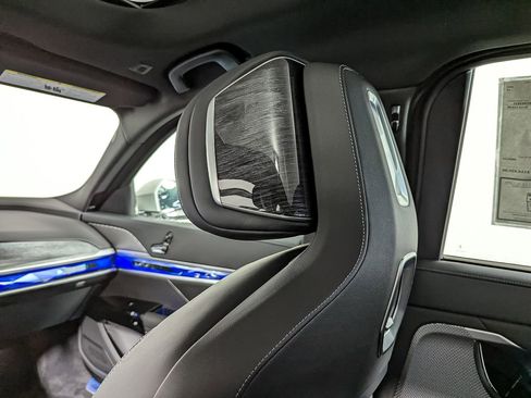 Used 2025 BMW i7 eDrive50 w/ M Sport Package image 17