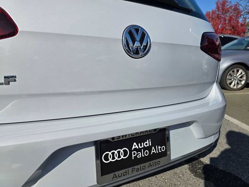 Used 2018 Volkswagen e-Golf SE w/ DC Fast Charging Package image 16