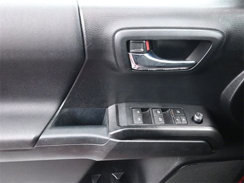 Used 2017 Toyota Tacoma TRD Off-Road w/ Tow Package (A/T) image 24