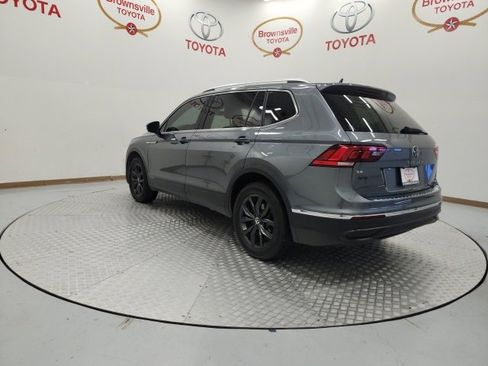 Used 2022 Volkswagen Tiguan SE w/ Panoramic Sunroof Package image 6