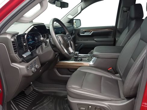 Used 2025 Chevrolet Silverado 1500 LT Trail Boss w/ Convenience Package II AWD/4WD image 19