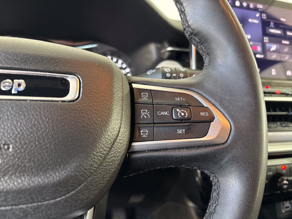 Used 2025 Jeep Compass Limited AWD/4WD image 39