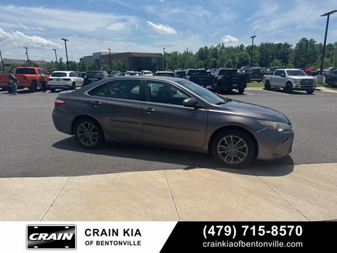 Used 2017 Toyota Camry SE FWD image 10