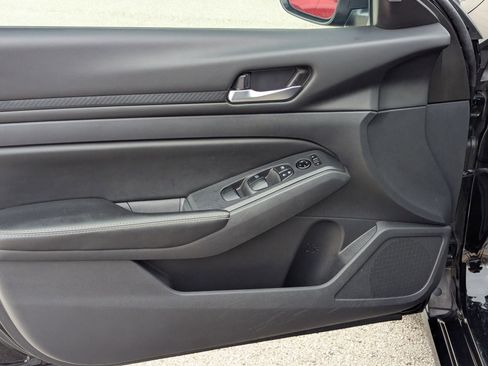 Used 2024 Nissan Altima 2.5 SV image 11