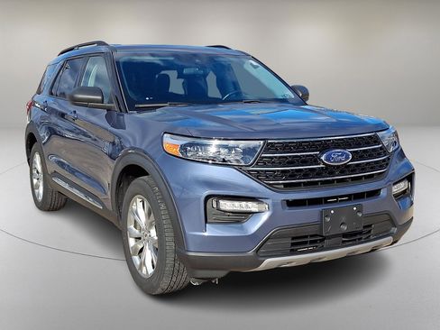 Used 2021 Ford Explorer XLT w/ Equipment Group 202A image 2