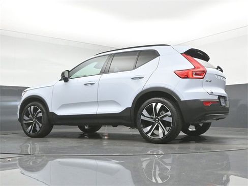 Used 2024 Volvo XC40 B5 Ultimate w/ Protection Package Premier image 36